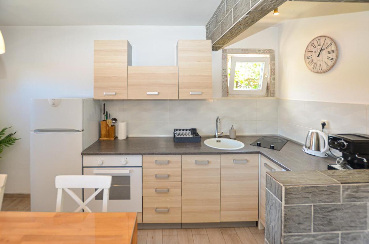 Apartments Iris Rovinj Bagian luar foto