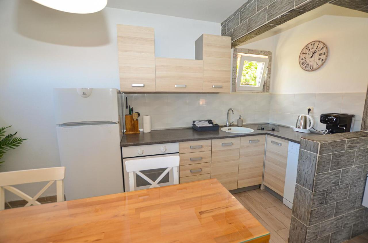 Apartments Iris Rovinj Bagian luar foto