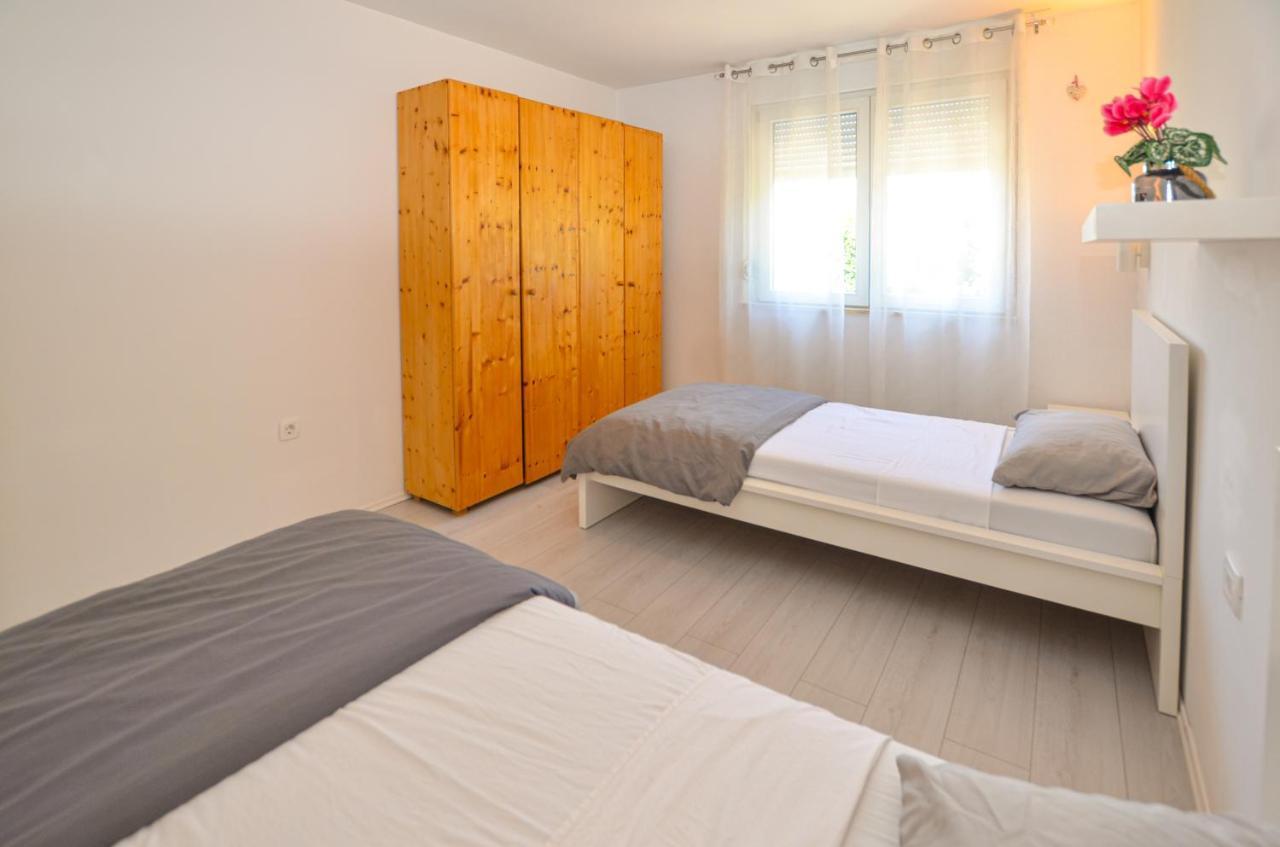 Apartments Iris Rovinj Bagian luar foto