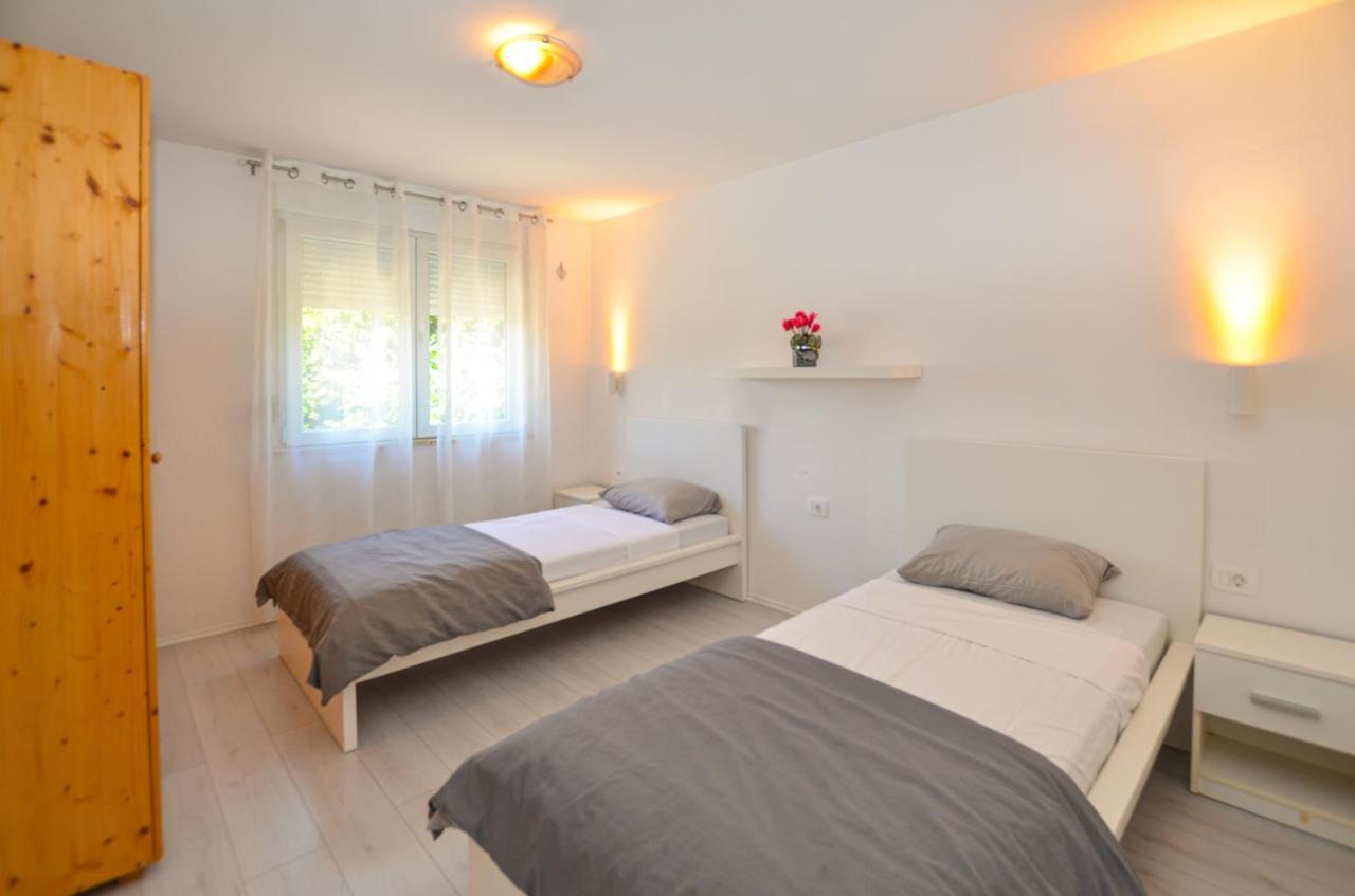 Apartments Iris Rovinj Bagian luar foto