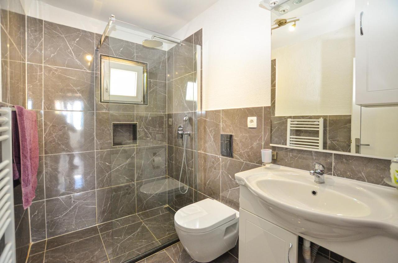 Apartments Iris Rovinj Bagian luar foto